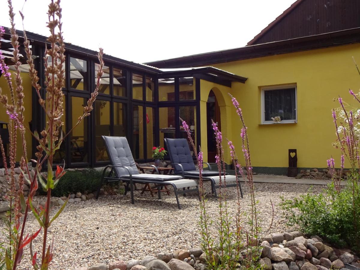 Am Gutspark Alt Tucheband Bagian luar foto