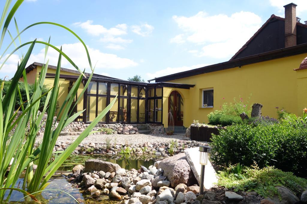 Am Gutspark Alt Tucheband Bagian luar foto