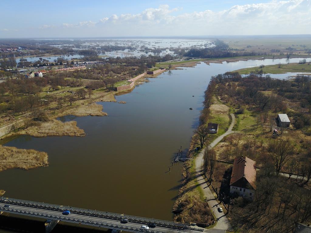 Am Gutspark Alt Tucheband Bagian luar foto
