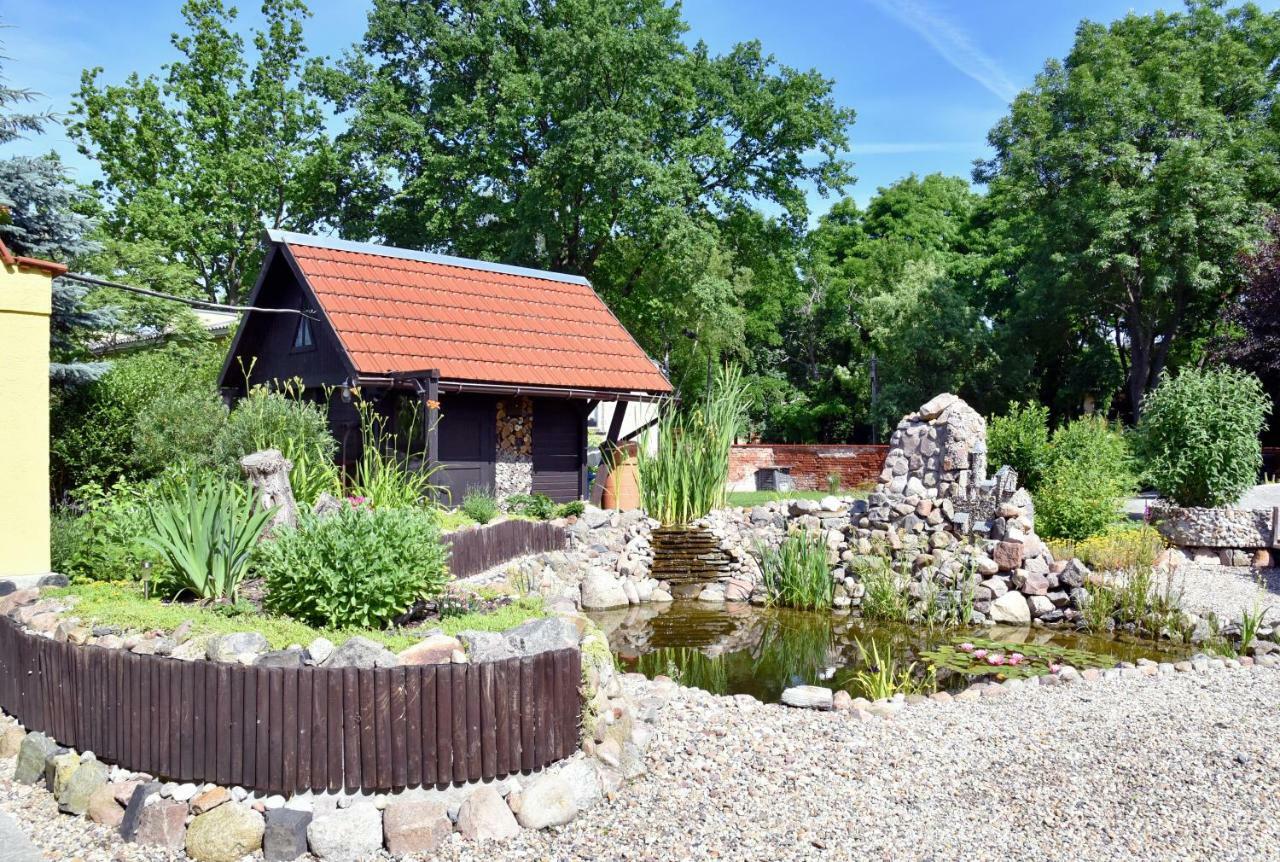 Am Gutspark Alt Tucheband Bagian luar foto