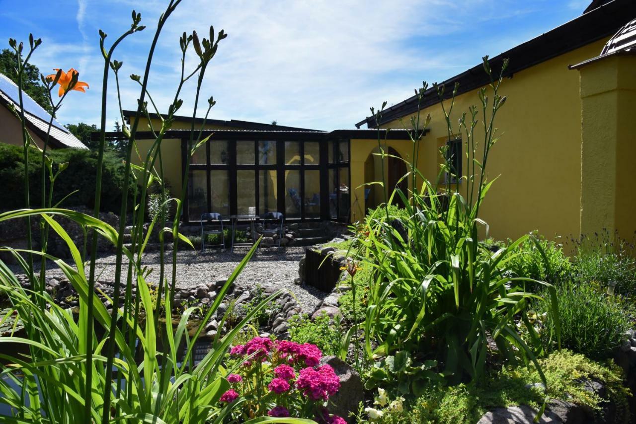 Am Gutspark Alt Tucheband Bagian luar foto