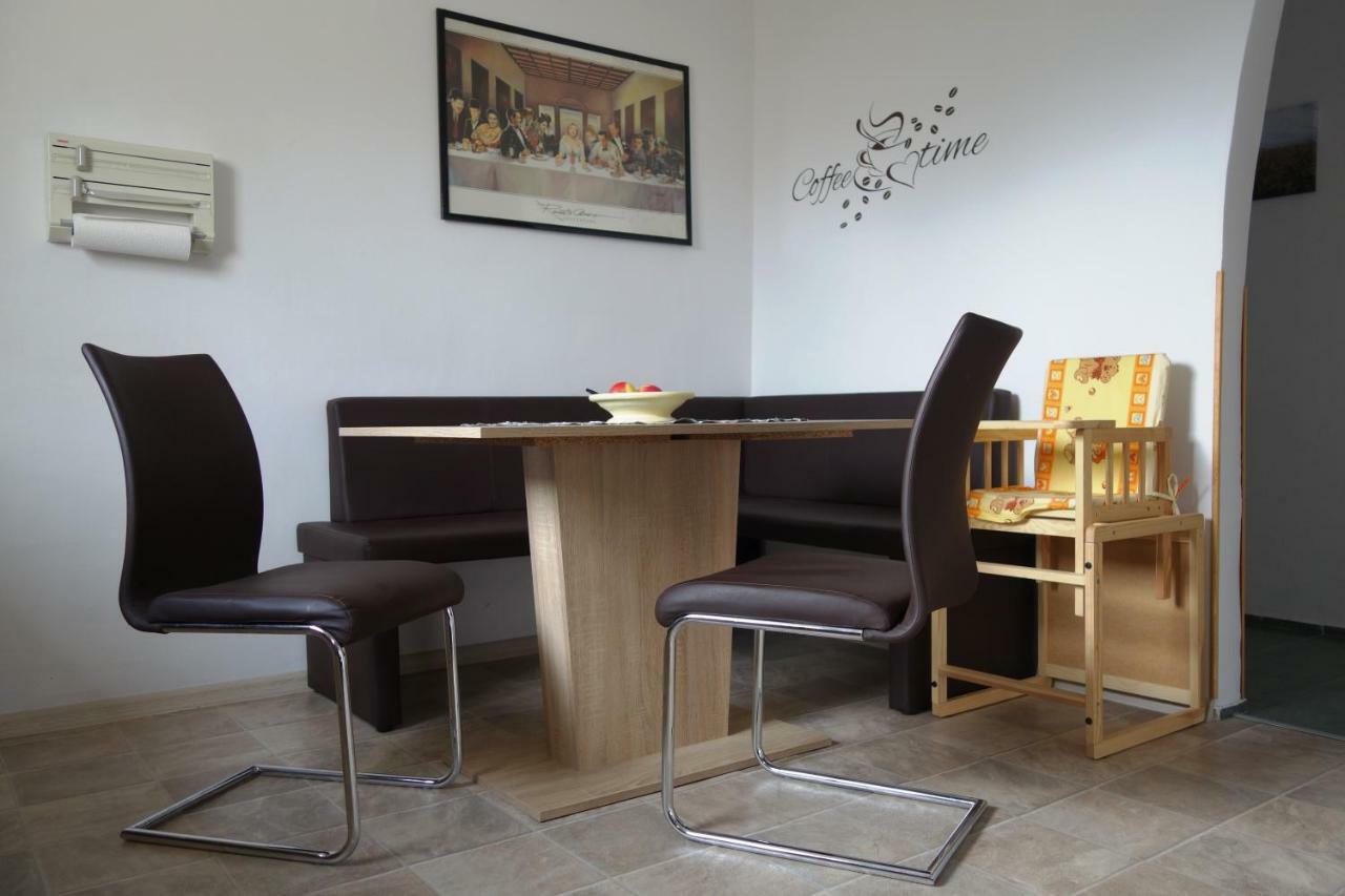 Am Gutspark Alt Tucheband Bagian luar foto